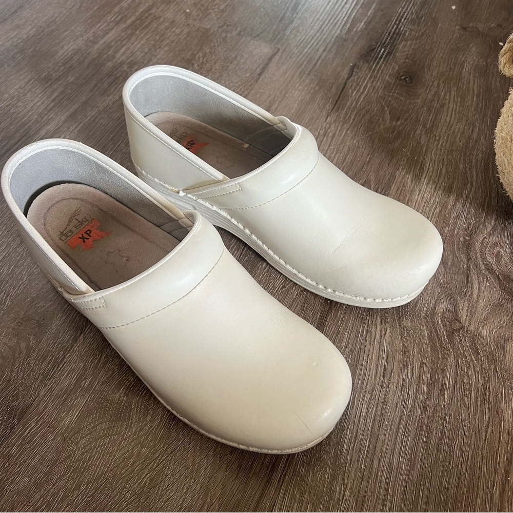 Dansko XP Women's Size eu 40 Shoes White Leather Nursing Comfort Slip On Clogs